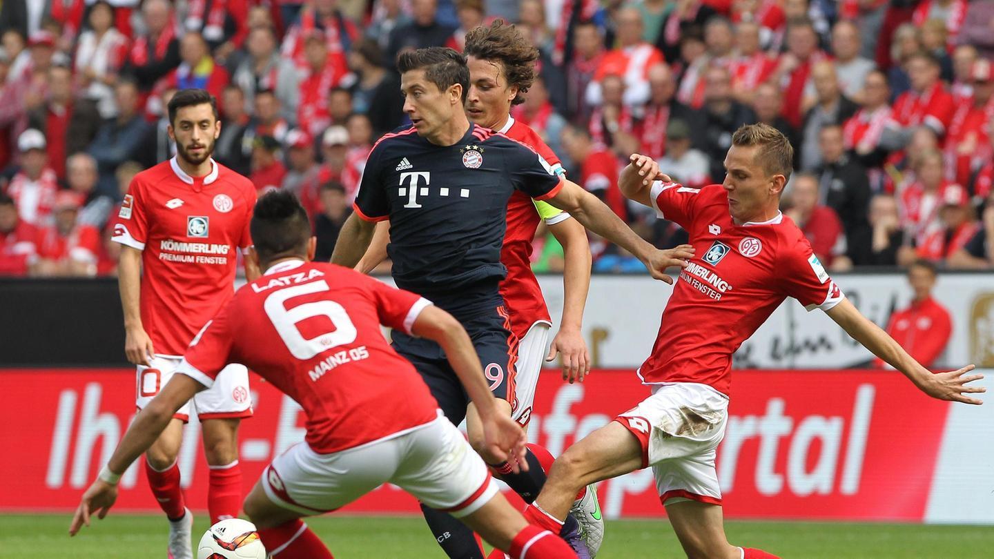 半场战报：帕尔马1-1博洛尼亚，阿德里安-贝尔纳韦，圣地亚哥-卡斯特罗破门（半场速递：帕尔马1-1博洛尼亚，阿德里安-贝尔纳韦与圣地亚哥-卡斯特罗各自建功）