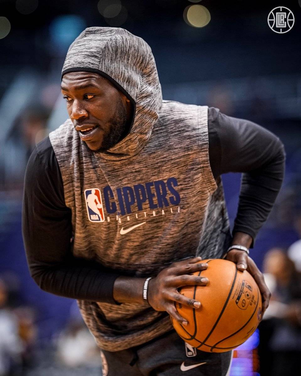 恍如隔世，巴萨上一次在诺坎普比赛法蒂双响，登贝莱助攻（时过境迁，巴萨上回诺坎普之战法蒂梅开二度，登贝莱送助攻）