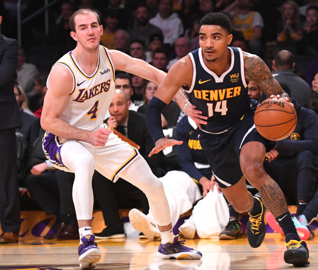 湖人斯马特谈伤势：就是背部痉挛，属于多年积劳造成的损耗（湖人斯马特谈伤情：背部痉挛，系长期积劳所致的磨损）