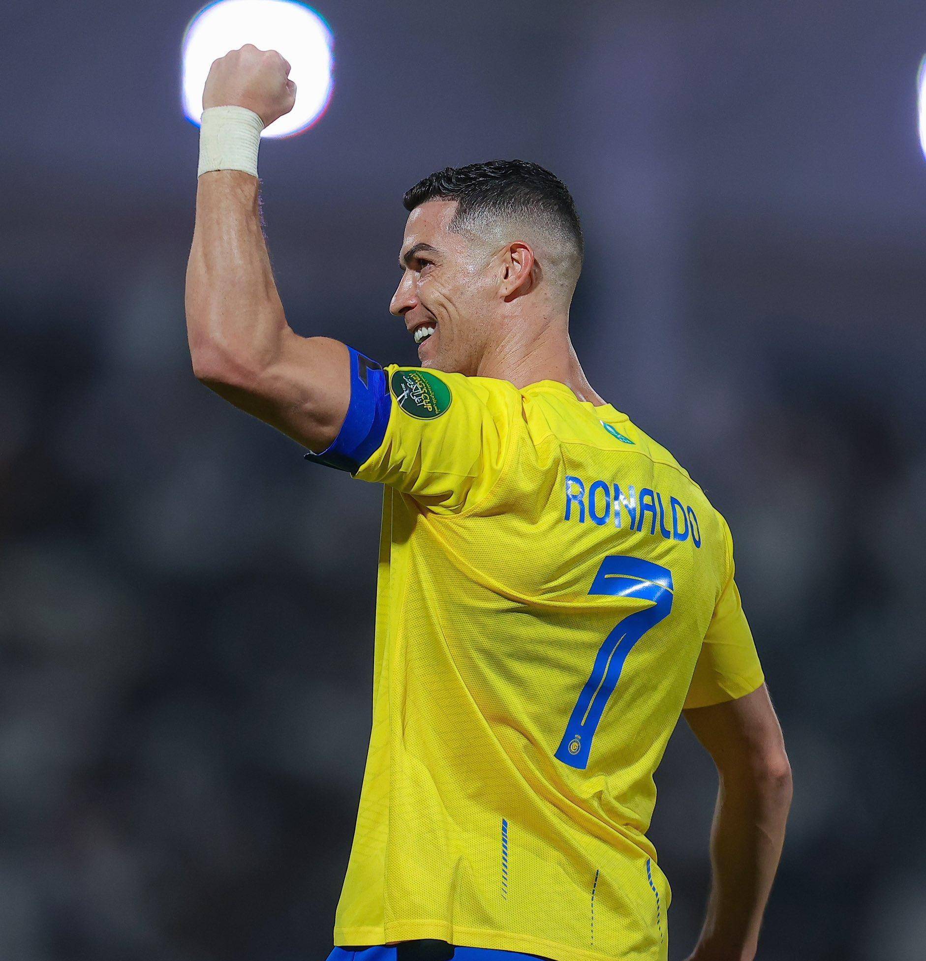 哈登称赞火箭重建成功，申京阿门小贾成长显著（哈登力挺火箭重建：申京、阿门与小贾进步明显）