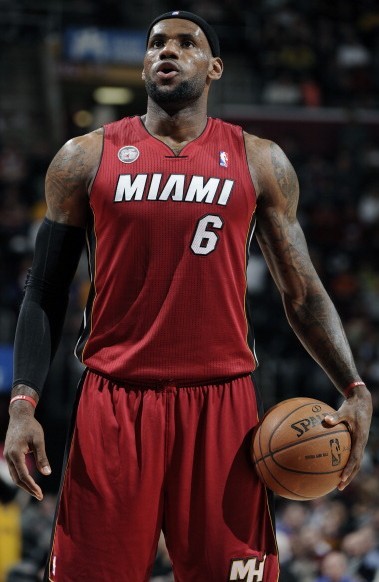 布伦森狂砍35分，命中率超6成，尼克斯晋级将面对魔术（布伦森高效砍35分命中率逾六成，尼克斯晋级将战魔术）