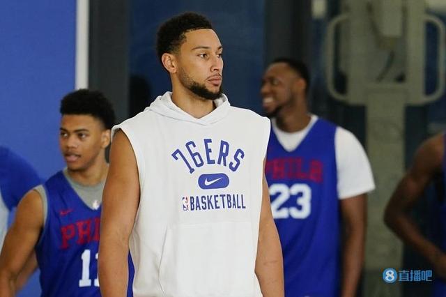 基米希：现在是不是最具团队精神的拜仁？弗里克执教时也不错（基米希谈拜仁团队精神：当下或为最佳，弗里克时期同样出色）