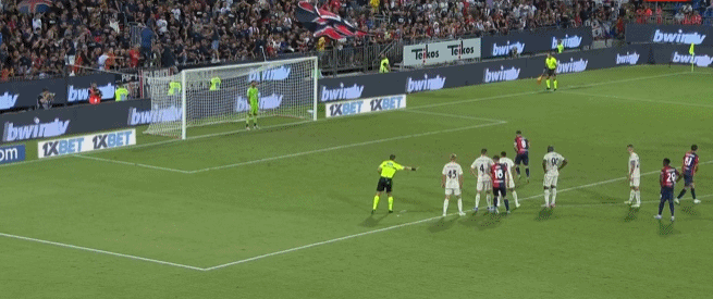 创历史，埃因霍温是首支正式比赛在安菲尔德打进3球的荷兰球队