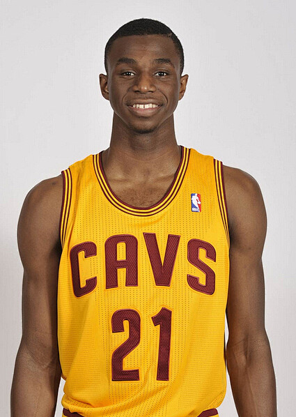 神户主帅：成都队组织严密，与J联赛的三后卫球队有相似之处（神户主帅：成都队纪律严整，风格与J联赛三后卫球队相近）