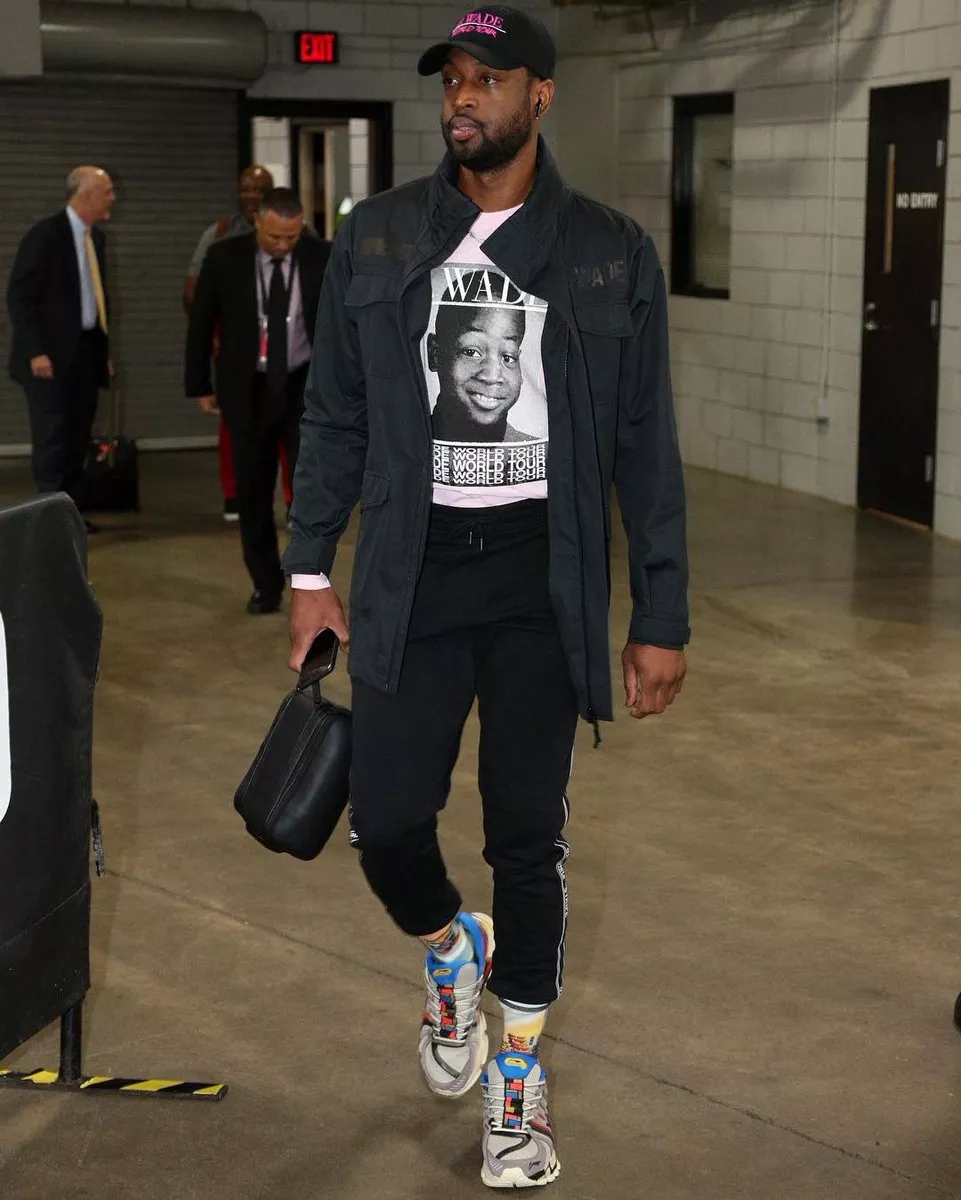 德天空：凯恩没考虑明夏离队，他希望在拜仁至少待到2027年（德天空：凯恩未考虑明夏离队，期望至少留在拜仁至2027年）