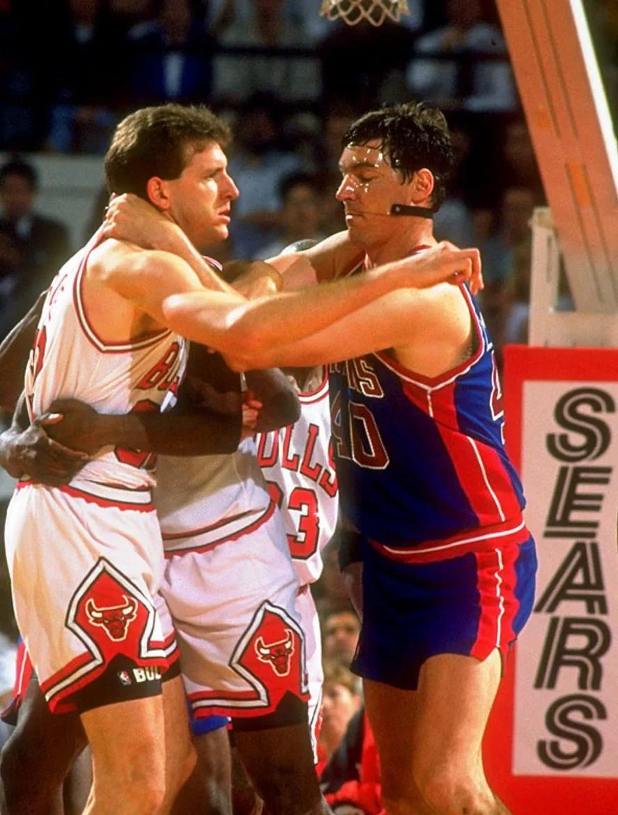 五人制足球速度与配合技巧解析（五人制足球：速度与团队配合的实战要点）