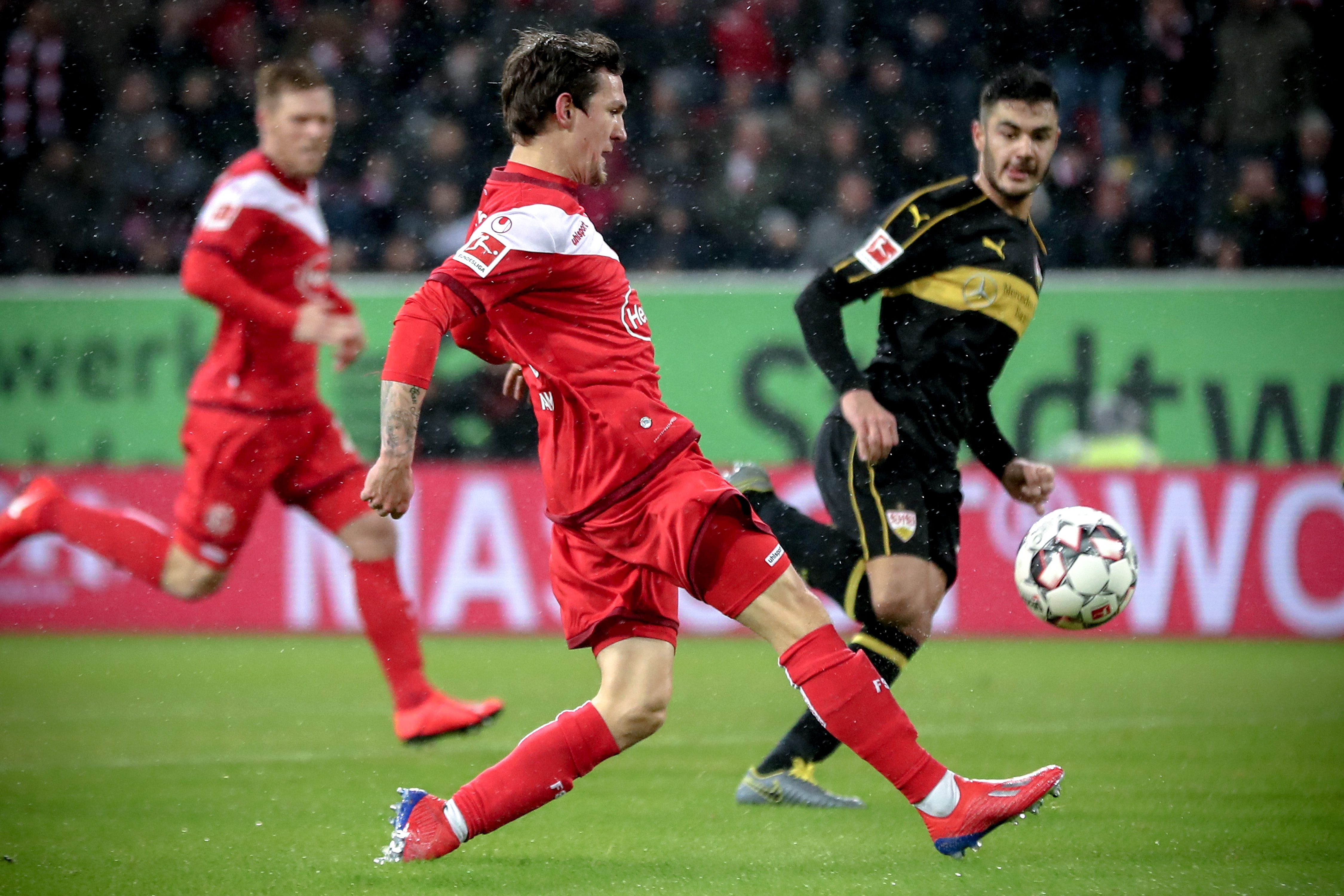 荷兰大名单：范戴克领衔；费耶诺德球员瓦伦特首次入选（荷兰公布大名单：范戴克压阵，费耶诺德的瓦伦特迎来首次征召）