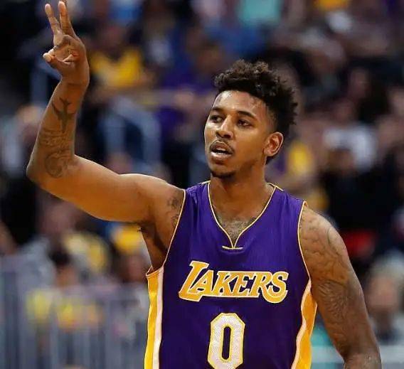 马卡：马斯坦托诺将进行保守治疗，康复过程严格遵循渐进原则（马卡：马斯坦托诺选择保守治疗，康复将严格循序渐进）