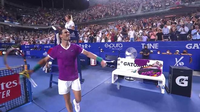 通过精巧的 通过精巧的